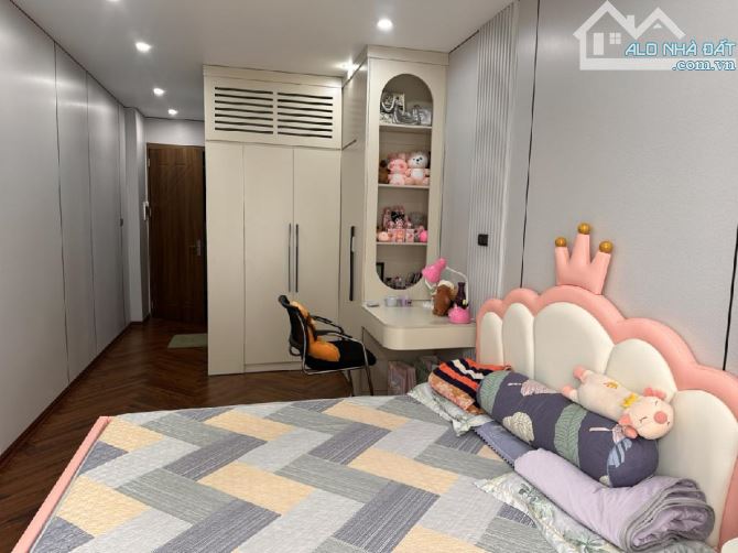 NHÀ DÂN XÂY - PHÂN LÔ - Ô TÔ ĐỖ CỬA - RẺ NHẤT CẦU GIẤY - NHỈNH 10 tỷ. - 2
