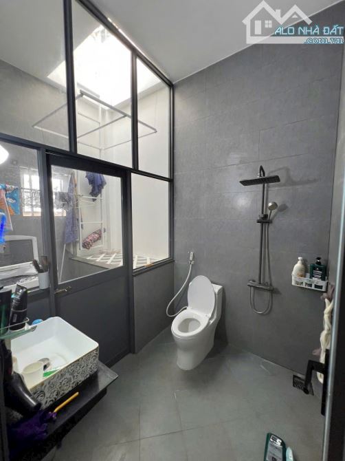 Nhà mặt tiền đường 24m đối diện cổng trường học. Khu đấu giá Tân Phong, kinh doanh tốt - 2