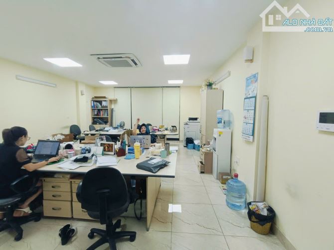 Toà nhà thiết kế hiện đại 7 tầng, 1 hầm. Mặt phố Mạc Thái Tông. DT 70m2, 6 tầng, thang máy - 2
