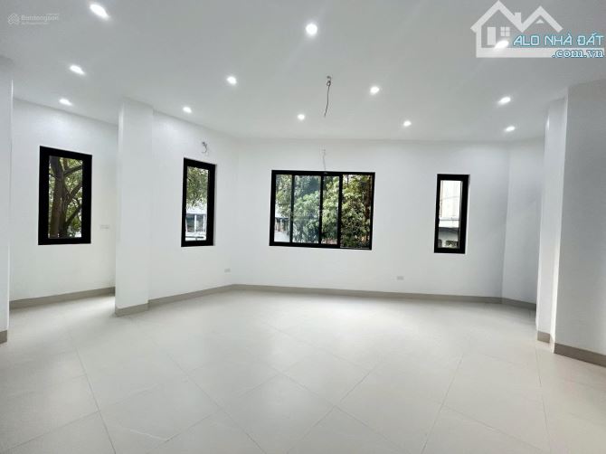 Cho thuê nhà mới phố Nguyễn Bá Khoản, Cầu Giấy. DT 40m2, 5 tầng, lô góc, thông sàn 27 tr - 2
