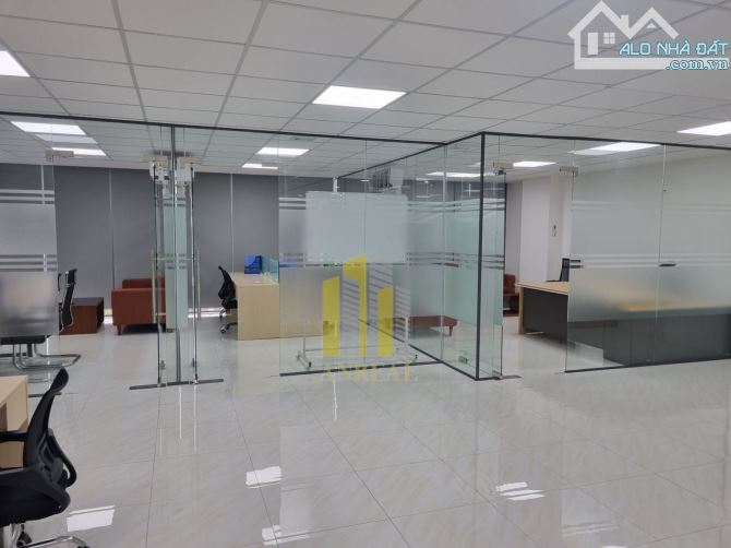 CHO THUÊ TOÀ VĂN PHÒNG HIỆN ĐẠI 1000M2 - GẦN SONG HÀNH GIÁ 240 TRIỆU - 2