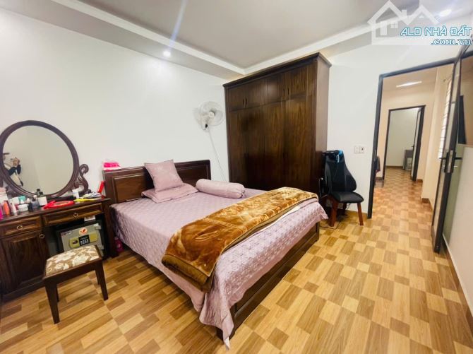 Bán nhà 3 tầng sạch đẹp ngõ 69 Miếu Hai Xã - 2