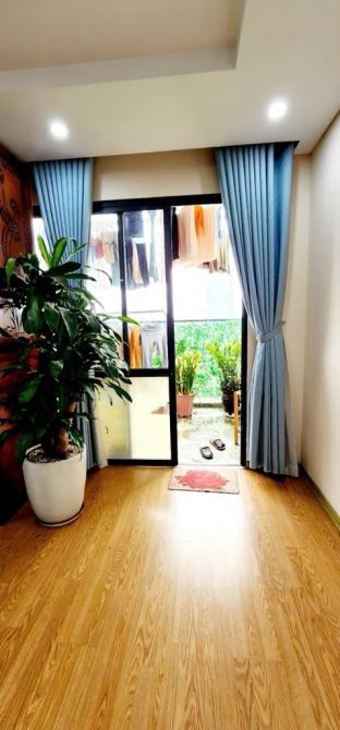 Bán Nhà Cầu Giấy - Nhà Đẹp Ở Ngay - TT Tầng 1 ĐHSP Hà Nội - 70m2 - 3 Ngủ - 4 Tỷ Nhô. - 2