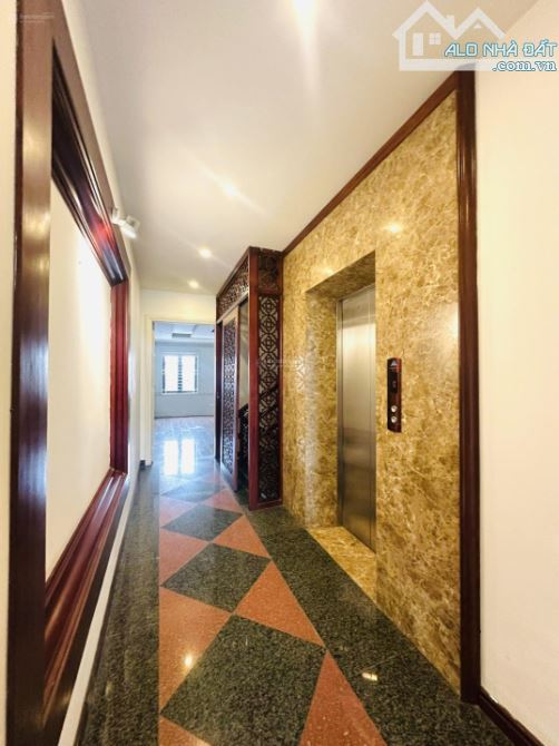 Bán ngôi nhà 6 tầng, căn góc 2 mặt thoáng, DT 102.9m², mặt ngõ Đào Tấn xe con tránh, KD - 2