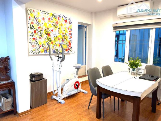 Căn Hộ Tập Thể Phố Đội Cấn 3PN, rộng 120m2, tầng 3, căn góc 3 mặt thoáng, sân chơi 5.7 tỷ - 2