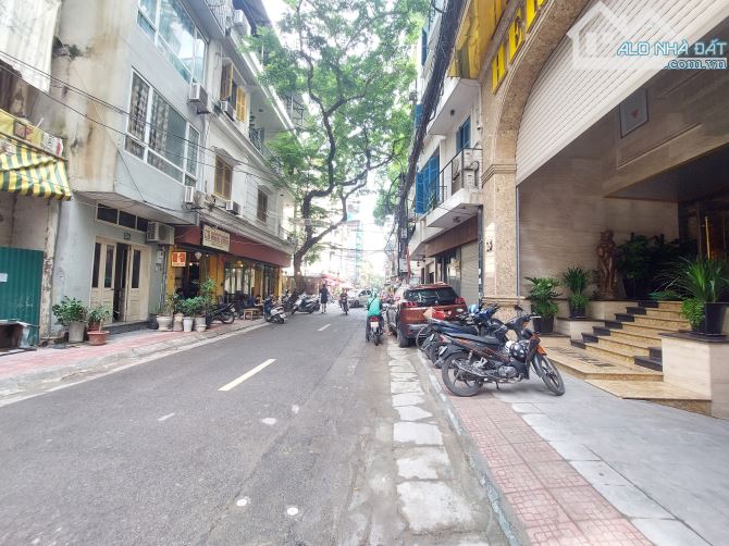 Bán nhà mặt phố quận Ba Đình 220, 11 tầng, 2 thoáng, 2 thang máy, full nội thất cao cấp - 2