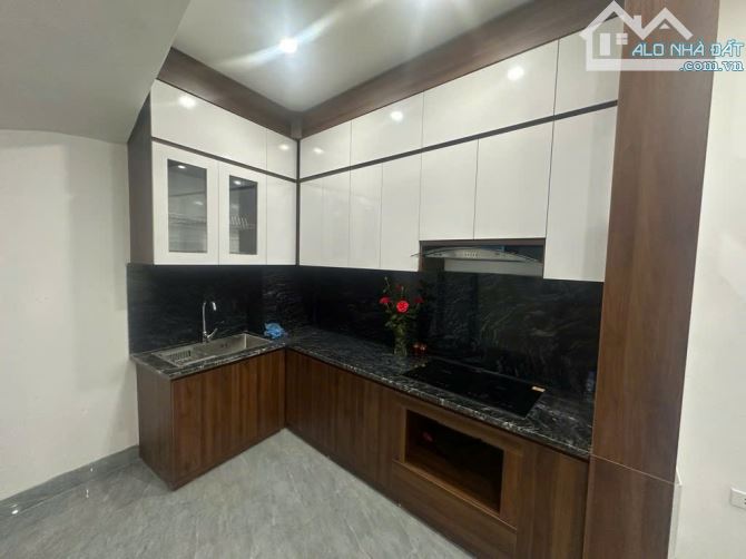 CẦN BÁN NHÀ NGỌC THỤY,32M2 5T 6.15 TỶ, AN NINH TỐT, KHU DÂN TRÍ CAO, GẦN TRƯỜNG MẦM NON NG - 2