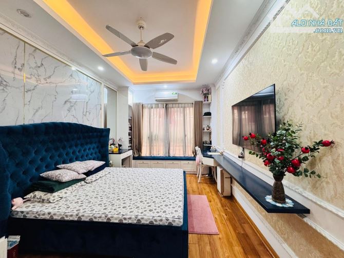 Bán Nhà Ngõ 218 Lạc Long Quân - Tây Hồ - Chỉ 7.65 Tỷ , 6 Tầng x 35M2  view Hồ - NT full - 3