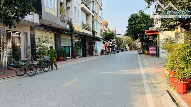 Đất mặt đường Trực Cát (phía Thiên Lôi) - 111m2 - mt 5m hiếm có - hướng ĐN - giá 8,8 tỷ - 2