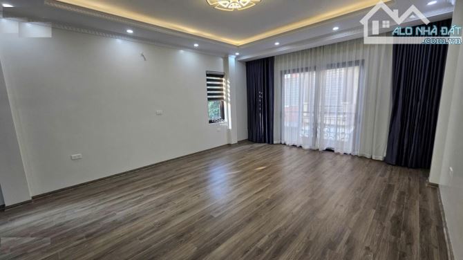 Cho thuê nhà đường Trung Yên 11 - Trung Hòa. Dt 100m2 x 6 tầng có Thang Máy - 3