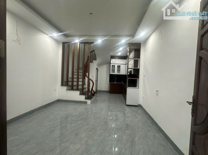 CẦN BÁN NHÀ NGỌC THỤY,32M2 5T 6.15 TỶ, AN NINH TỐT, KHU DÂN TRÍ CAO, GẦN TRƯỜNG MẦM NON NG - 3