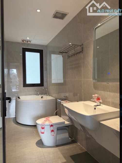 BÁN NHÀ VIỆT HƯNG - MỚI ĐẸP 40M2- 5 tầng full nội thất chỉ 5,6 Tỷ TL - 4