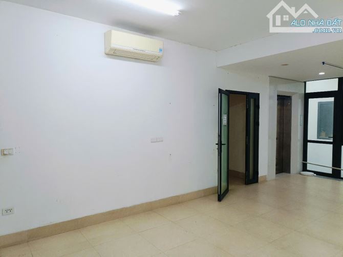 Cho thuê nhà mặt phố Mạc Thái Tổ, Cầu Giấy, Hà Nội. DT 96m2, 1 hâm, 4 nổi. Giá 70 tr (thg) - 4