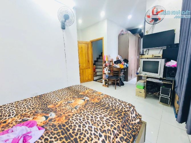 [Đầu tư đáng cân nhắc] BẤT ĐỘNG SẢN ĐẸP: NHÀ 4 TẦNG BTCT, 4 PHÒNG NGỦ, RỘNG 4M, HẺM 1/, 5 - 4