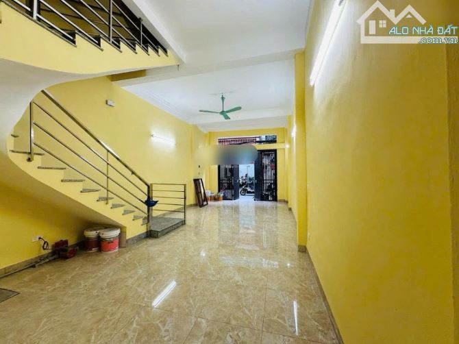 Cho thuê nhà Nguyễn Văn Huyên , Cầu Giấy Diện tích 75m 3.5 tầng - 4