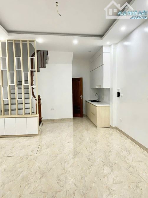 CHO THUÊ NHÀ NGÕ OTO TRÁNH NGÕ 106 HOÀNG QUỐC VIỆT - DT 60m2 - 6 TẦNG - GIÁ 36TRIỆU - 4