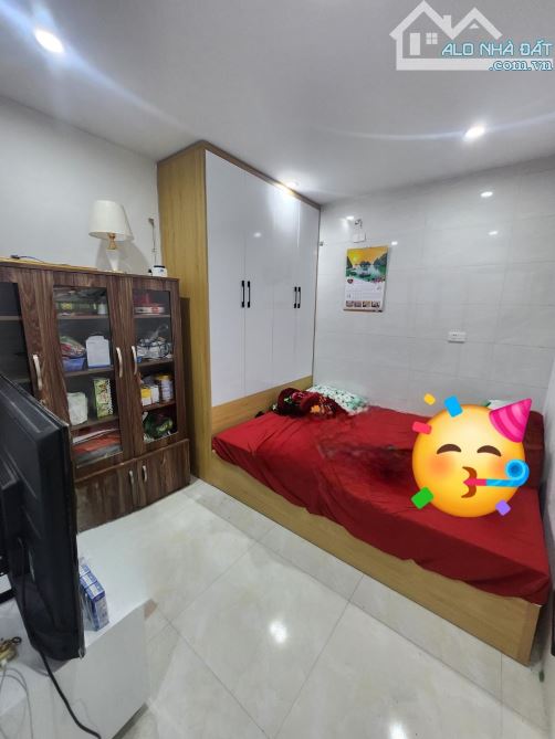 Bán Nhà Cầu Giấy - Nhà Đẹp Ở Ngay - TT Tầng 1 ĐHSP Hà Nội - 70m2 - 3 Ngủ - 4 Tỷ Nhô. - 4