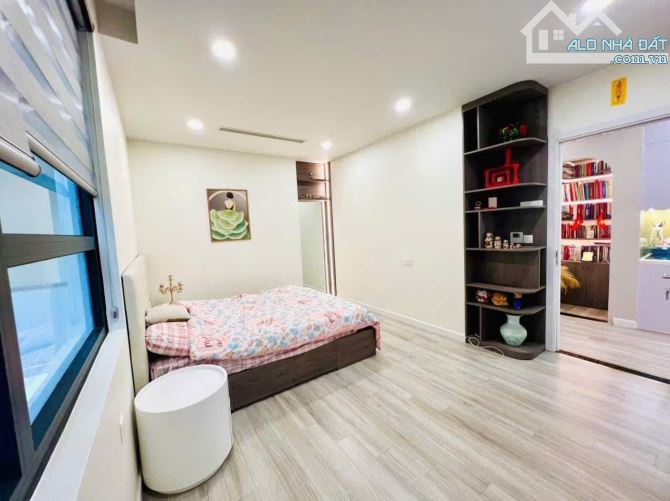 Bán nhà Lô góc Tây Sơn, Ô tô phi, sát phố, KD  tốt, DT 66m2, Mt 4,6m, giá 19 tỷ - 4