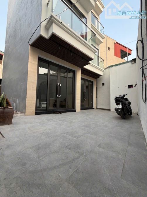 BÁN NHÀ VIỆT HƯNG - MỚI ĐẸP 40M2- 5 tầng full nội thất chỉ 5,6 Tỷ TL - 5