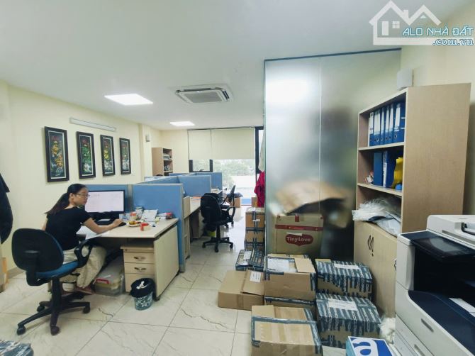 Toà nhà thiết kế hiện đại 7 tầng, 1 hầm. Mặt phố Mạc Thái Tông. DT 70m2, 6 tầng, thang máy - 5