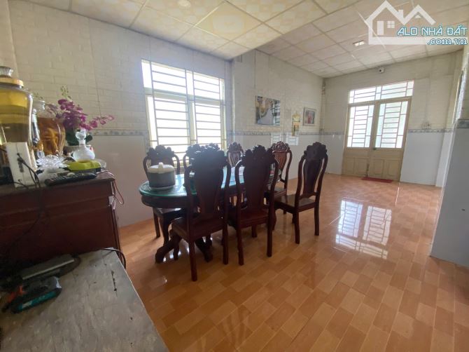 bán lô đất nhà vườn 1724m2 có nhà,điện  nước đầy đủ,đất ở tại nông thôn chỉ vơi giá 2,5 ỷ - 5