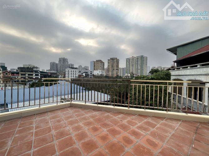 Cho thuê nhà mới phố Nguyễn Bá Khoản, Cầu Giấy. DT 40m2, 5 tầng, lô góc, thông sàn 27 tr - 8