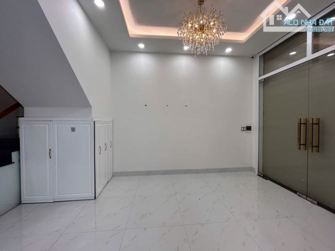 🌻🌻 NHÀ MẶT TIỀN NGUYỄN CÔNG TRỨ 7*12, GIÁ 7.5Tỷ - 9