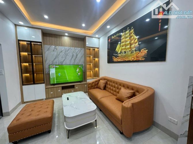 BÁN NHÀ QUANG TRUNG.LONG BIÊN.  NHÀ 6 TẦNG .NHỈNH 7 TỶ.