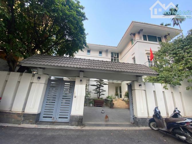 Siêu biệt thự quý tộc Vườn Đào, DT 368m, phong cách đáng sống, Giá 23x tỷ