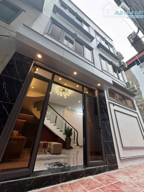 5,7 tỷ có ngay nhà đẹp full nội thất, ô tô đỗ cổng