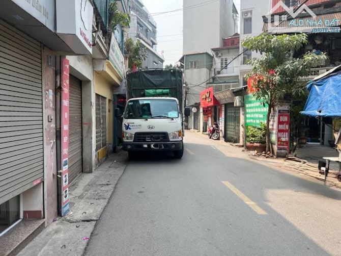BÁN NHÀ PHỐ HÀO NAM - 40M2-10,9TỶ MẶT NGÕ THÔNG - KINH DOANH TỐT - VỊ TRÍ SIÊU ĐẸP Ô TÔ NH