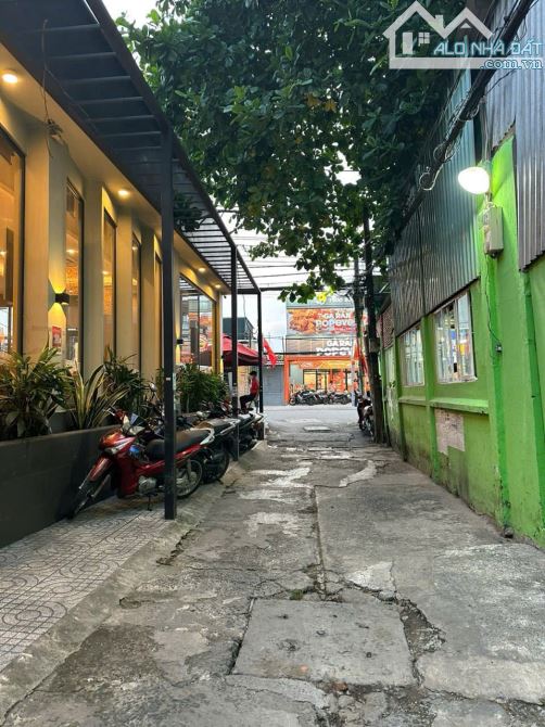 Bán lô đất cách cầu vượt Nguyễn văn lính 300m  5,5x13m 1,1ty