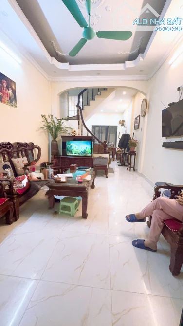 Phân lô Hào Nam, 2 thoáng, 30m ra mặt phố, ngõ thông, ở sướng 46m 4 tầng, Giá 10.6 tỷ.