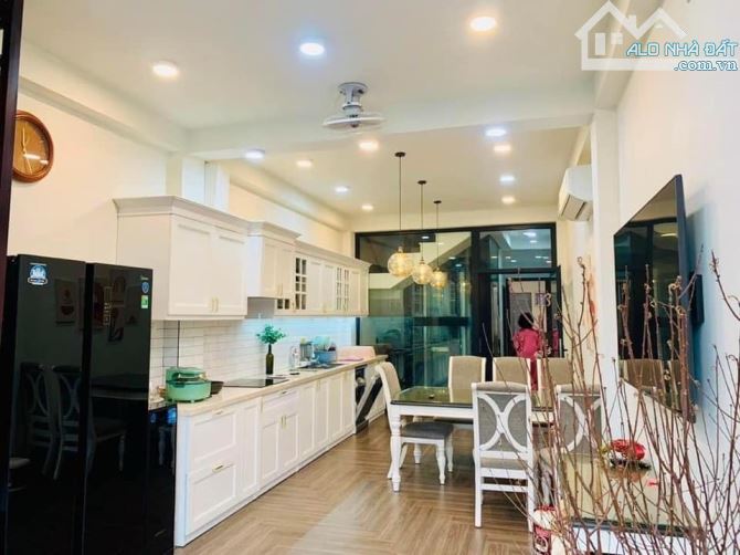 BÁN NHANH NHÀ PHÂN LÔ PHỐ HUỲNH THÚC KHÁNG 45M2 - 4 TẦNG - 4M - 15.5 TỶ - Ô TÔ VÀO NHÀ