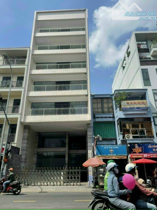 Tốt nhất - Bán nhà mặt tiền Hoàng Diệu Quận 4 giá đầu tư - 26,5 tỷ (HĐT 65 triệu) - 71,8m2