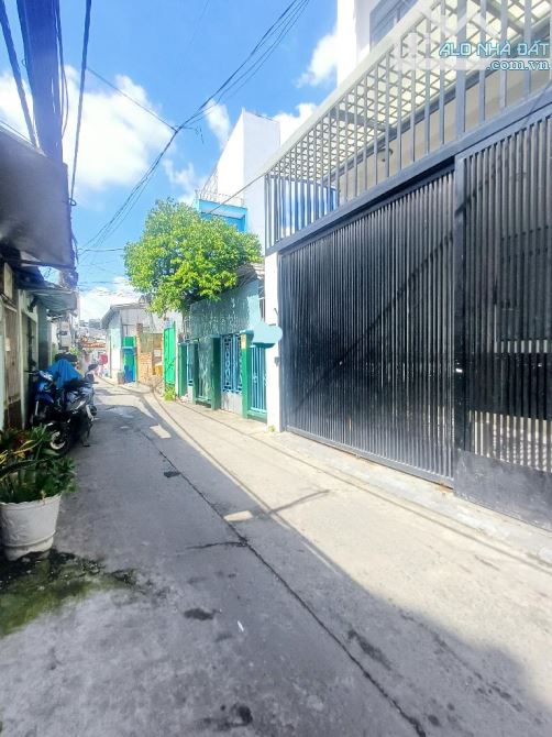 Hẻm xe hơi 118 cách 30m ra Nguyễn Thị Thập Bình Thuận Q7, 2 tầng (5.3x30m) chỉ 15.9 tỷ