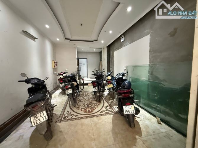 Bán nhà ngõ 615 Lĩnh Nam, 83m2, nhà 5 tầng, 8 ngủ cho thuê