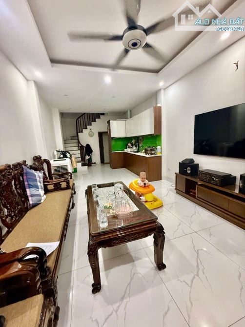 Tuyệt đỉnh! Nhà đẹp NGUYỄN TRÃI, 5 tầng, 30m2, gần ô tô, vài bước ra phố, chỉ 5.3 tỷ! - 1