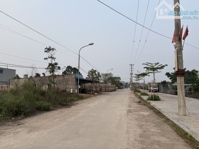 Chính chủ cần bán gấp lô đất trục chính hướng Đông Nam trong khu tái định cư Ngọc Động - 1