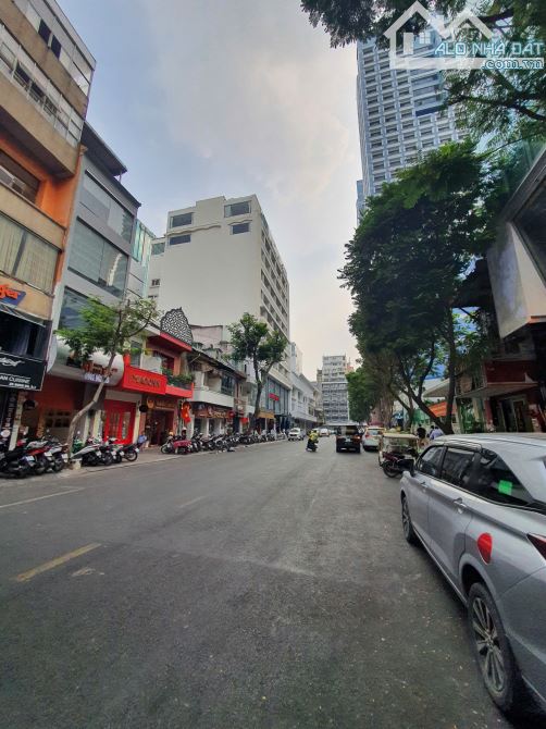 Bán nhà 3 mặt tiền đường Đông Du, Bến Nghé, Quận 1. DT: 4*12m. Vị trí Kim Cương - 1