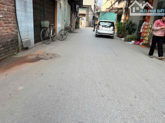 CHỦ CẮT MÁU CẦN BÁN GẤP LÔ ĐẤT   PHÙ KHÊ - TỪ SƠN BẮC NINH 

 Dt : 48 Mt : 5 m 
 Giá : - 1