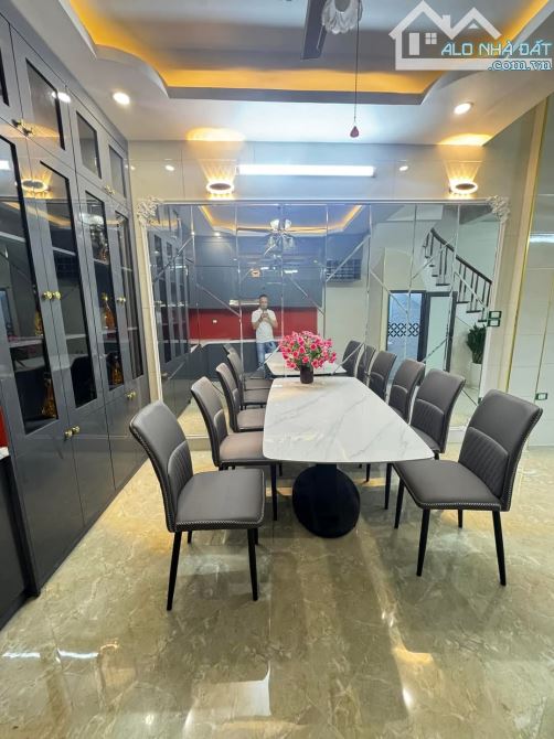 BÁN NHÀ PHỐ HÀO NAM - 40M2-10,9TỶ MẶT NGÕ THÔNG - KINH DOANH TỐT - VỊ TRÍ SIÊU ĐẸP Ô TÔ NH - 1