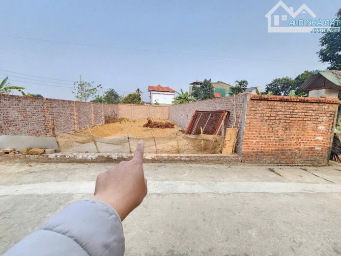 CẦN BÁN LÔ ĐẤT ĐẸP NGAY NGÃ TƯ LỤC QUÂN - VIEW HỒ CỰC ĐẸP - MẶT TIỀN RỘNG - 1