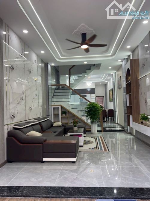 BÁN NHÀ TRỆT 2 LẦU GẦN TTYT DĨ AN, DT 60M2 3PN GIÁ 4.3 TI, ĐỪONG 7M VỈA HÈ - 1