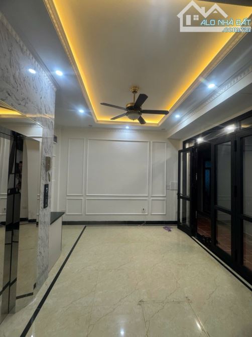 CẦN BÁN GẤP nhà 5 tầng TRUNG TÂM phố NGỌC LÂM, dt:33  7 TỶ - 1