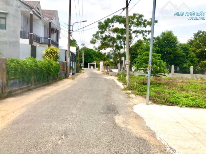 Còn 2 Lô Liền Kề Sát UBND Hoà Vang 1km ra Trường Cấp 1,2,3 của xã Đườg 5m5 Lề 2m - 2
