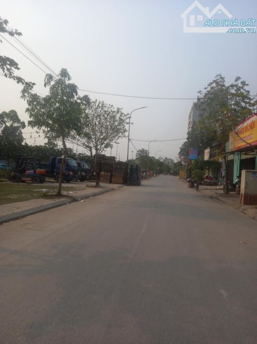 BÁN ĐẤT ĐẤU GIÁ TỨ HIỆP. LÔ TRUNG TÂM . TRỤC GẦN CHÍNH. DT 96M B 23. MT 6.5M - 2