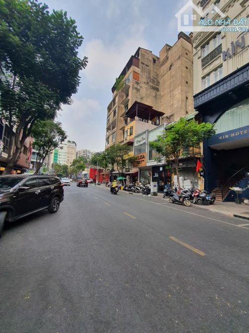 Bán nhà 3 mặt tiền đường Đông Du, Bến Nghé, Quận 1. DT: 4*12m. Vị trí Kim Cương - 2