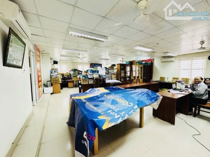 PHẠM VĂN ĐỒNG - TOÀ VĂN PHÒNG - THANG MÁY - Ô TÔ TRÁNH - Ô TÔ VÀO NHÀ - VỈA HÈ - KINH DOAN - 2