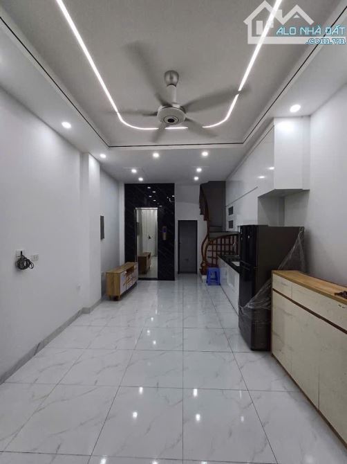 Bán Nhà Đẹp 30m2- 5T- Phố Lê Lợi- HĐ- Ô tô SÁT NHÀ- Thang Máy Xịn- Nhỉnh 8 tỷ - 2